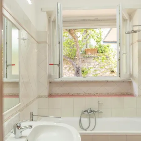 Πανσιόν Dorothee